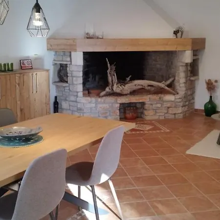 Vin Apartment-near The Bay * Pula