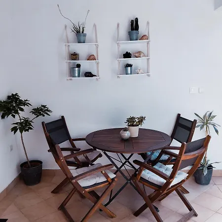 Vin Apartment-near The Bay Апартаменти *