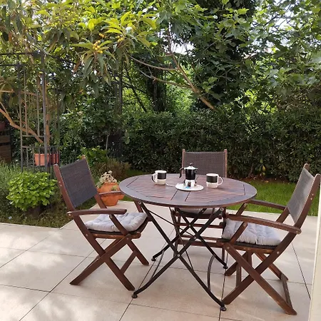 Vin Apartment-near The Bay Апартаменти Пула