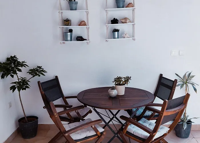 Vin Apartment-near The Bay Апартаменти *