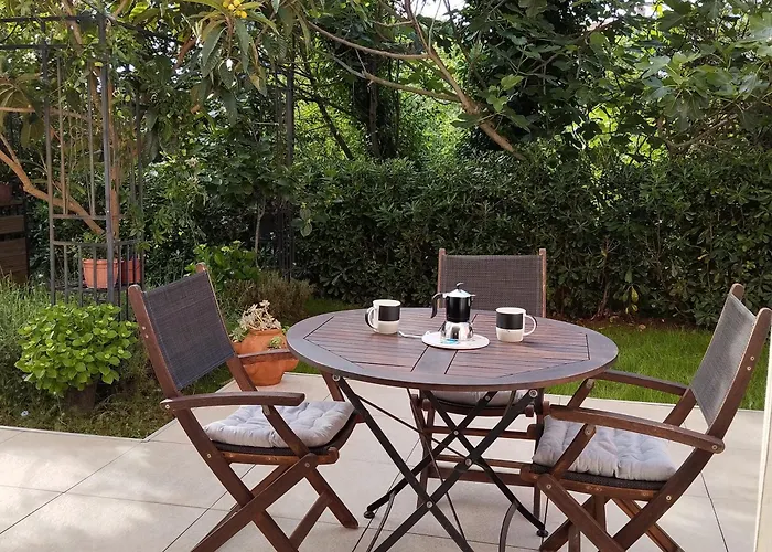 Vin Apartment-near The Bay Апартаменти Пула