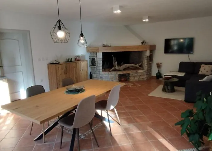 Vin Apartment-near The Bay Pula