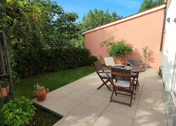 Daire Vin Apartment-near The Bay Pula