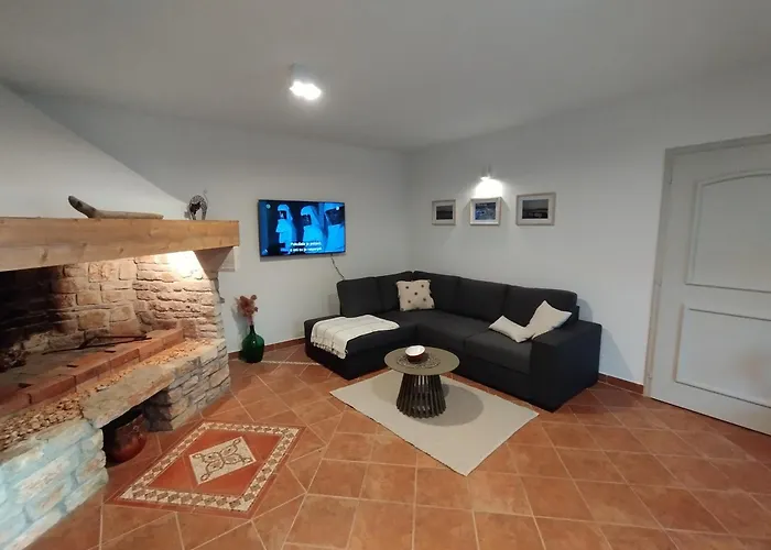 Daire Vin Apartment-near The Bay Pula